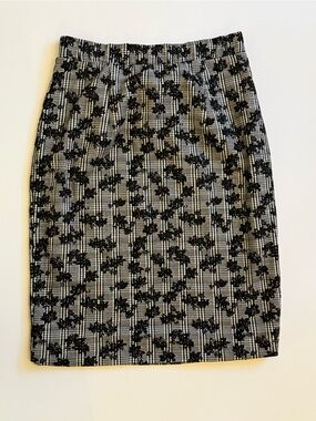 41 Hawthorn Black and White Floral Ponte Pencil Skirt